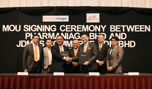 (From left) Pharmaniaga Bhd group executive director Zulkifli Jafar, JD.com commercial country manager Elvin Lim, Pharmaniaga group managing director Datuk Zulkarnain Md Eusope, chairman Datuk Seri Zainal Abidin Mohd Rafique, JDMas Commerce Sdn Bhd MD Datuk Bruce Lim, executive director Desmond Ng and project director Eizaz Azhar during the signing ceremony as part of Pharmaniaga's strategy to enter the Chinese market, especially in the consumer and wellness business.